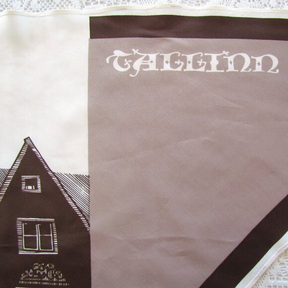 ESTONIA SCARF w PICTURE of TALLIN, TRIANGLE HEAD or NECK SCARF, BROWN TAN WHITE - Picture 3 of 5